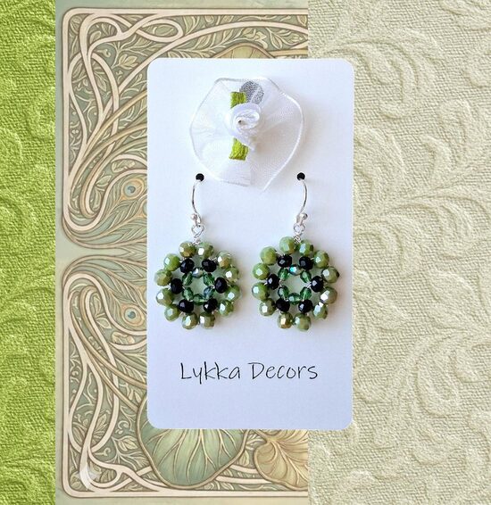 Zaļo stikla un kristāla pērlīšu auskari – “saulītes”